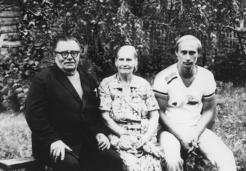 Вибив око вилами: спливла дика правда про батьків Путіна